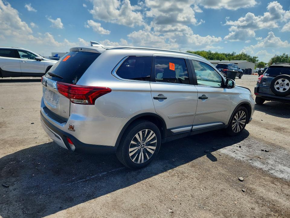 58584606 :رقم المزاد ، JA4AZ3A32LZ018305 vin ، 2020 Mitsubishi Outlander مزاد بيع