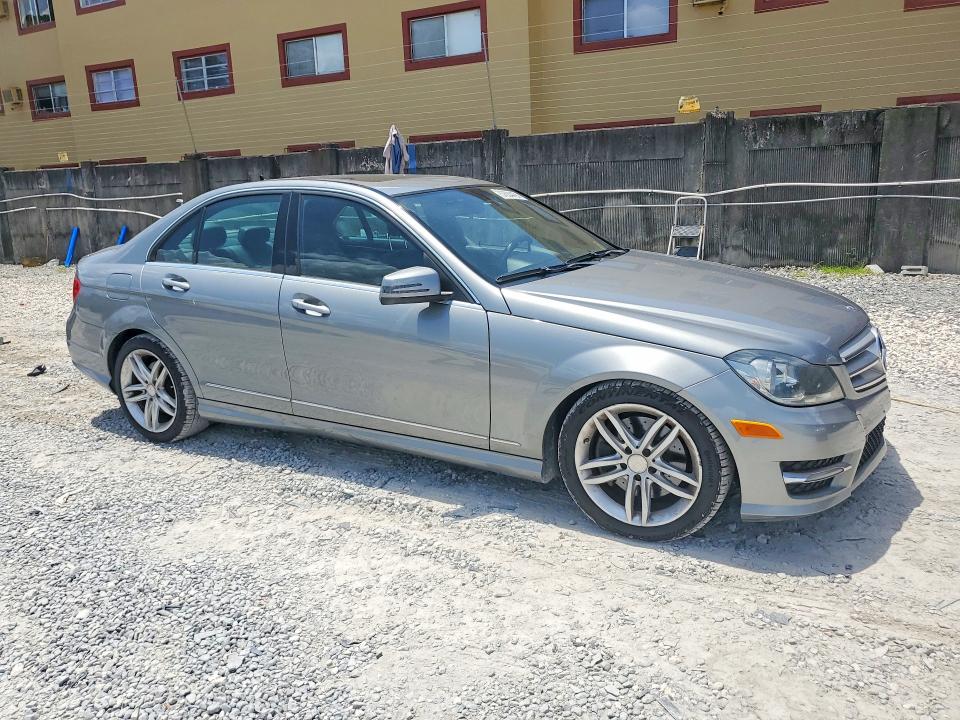 2013 Mercedes-benz C მანქანა იყიდება აუქციონზე, vin: WDDGF8AB6DA812274, აუქციონის ნომერი: 57634486