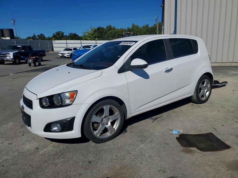 59094046 :رقم المزاد ، 1G1JE6SBXF4120762 vin ، 2015 Chevrolet Sonic مزاد بيع