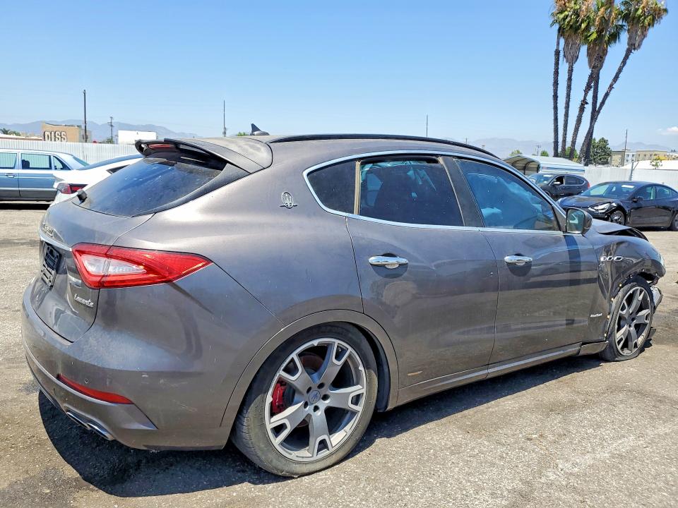 55964816 :رقم المزاد ، ZN661XUS4JX302510 vin ، 2018 Maserati Levante مزاد بيع