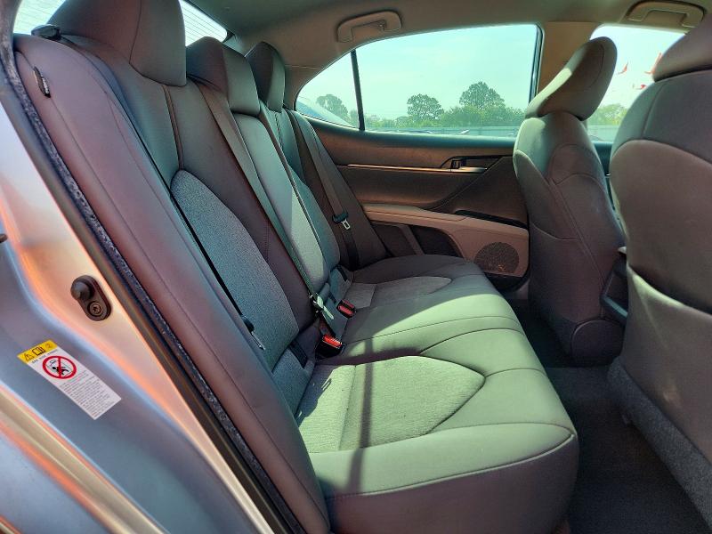 58240996 :رقم المزاد ، 4T1B11HK1KU232566 vin ، 2019 Toyota Camry مزاد بيع