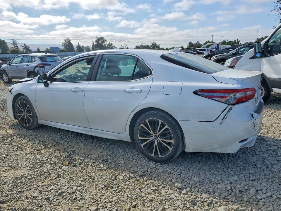 57936166 :رقم المزاد ، 4T1B11HK2KU832142 vin ، 2019 Toyota Camry مزاد بيع