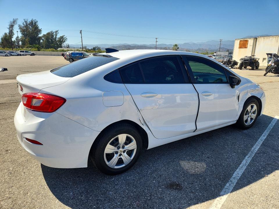 2018 Chevrolet Cruze მანქანა იყიდება აუქციონზე, vin: 1G1BC5SM8J7217133, აუქციონის ნომერი: 58118206