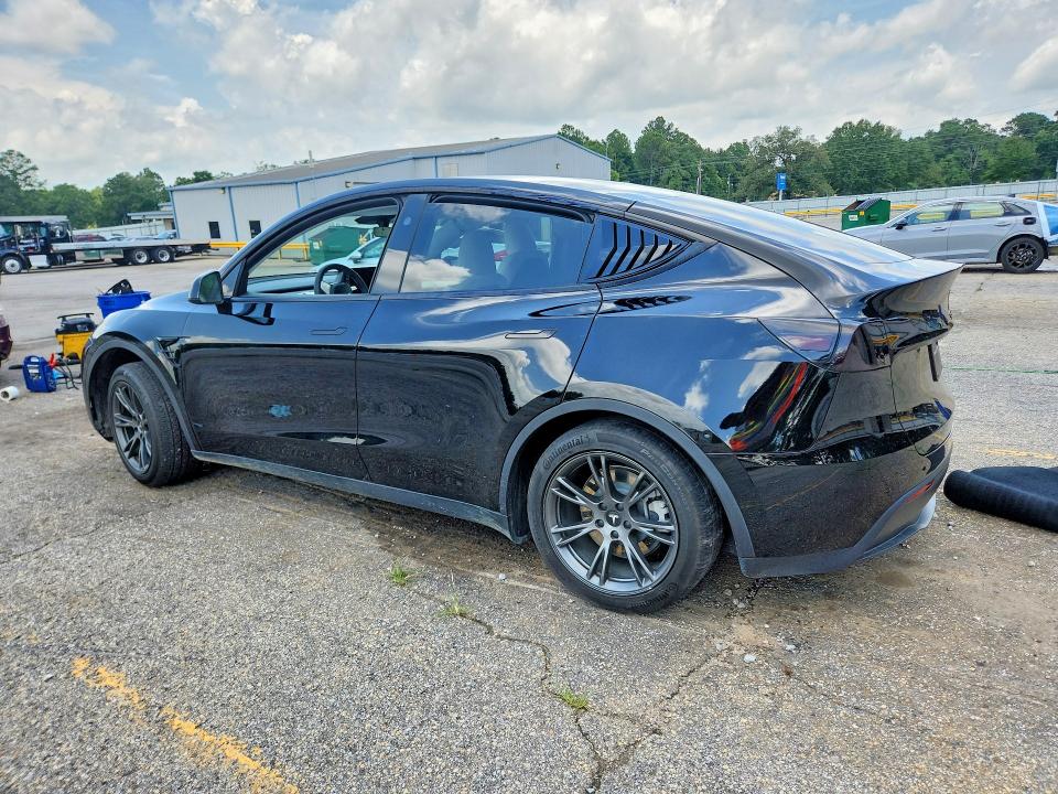 2024 Tesla Model Y მანქანა იყიდება აუქციონზე, vin: 7SAYGDEDXRF103672, აუქციონის ნომერი: 57854956