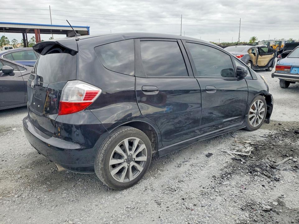 56143356 :رقم المزاد ، JHMGE8H59DC022368 vin ، 2013 Honda Fit مزاد بيع