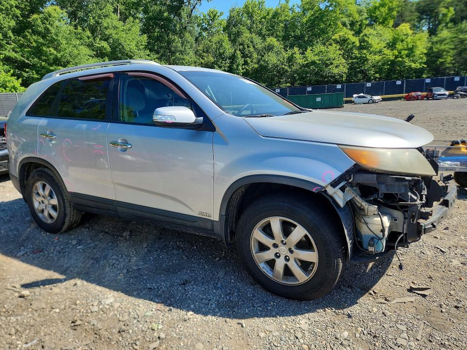 2011 Kia Sorento მანქანა იყიდება აუქციონზე, vin: 5XYKTCA18BG144160, აუქციონის ნომერი: 57779976