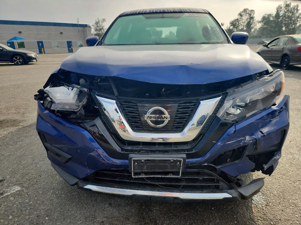 55819546 :رقم المزاد ، KNMAT2MT8HP607259 vin ، 2017 Nissan Rogue مزاد بيع
