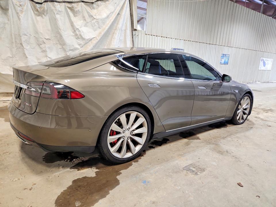 2015 Tesla Model S მანქანა იყიდება აუქციონზე, vin: 5YJSA1H49FF095882, აუქციონის ნომერი: 53952166