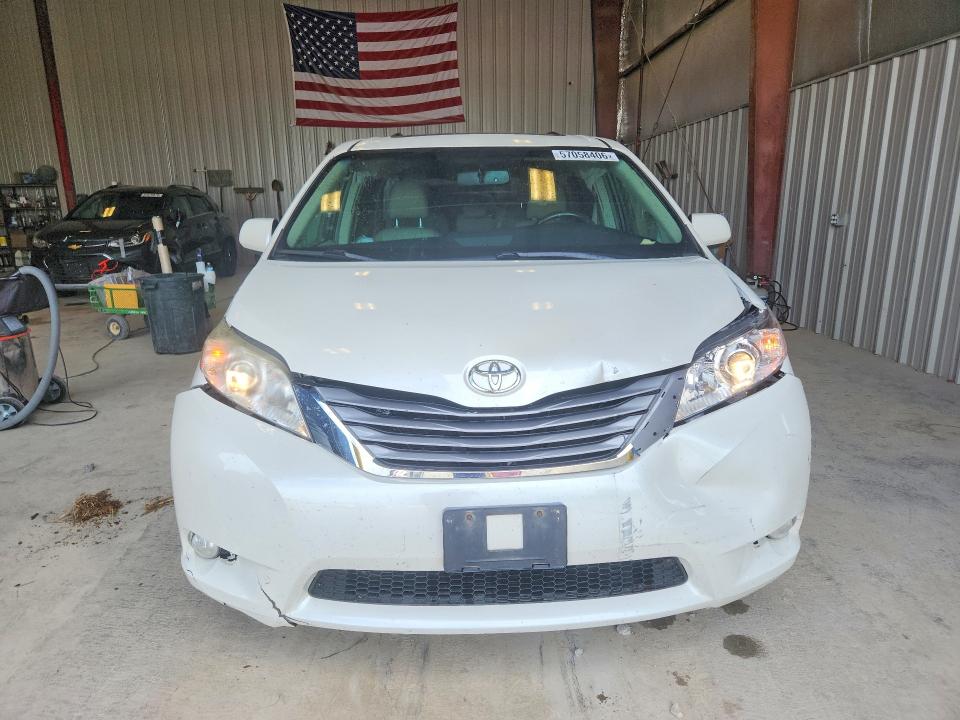 57058406 :رقم المزاد ، 5TDYZ3DC3HS874088 vin ، 2017 Toyota Sienna مزاد بيع