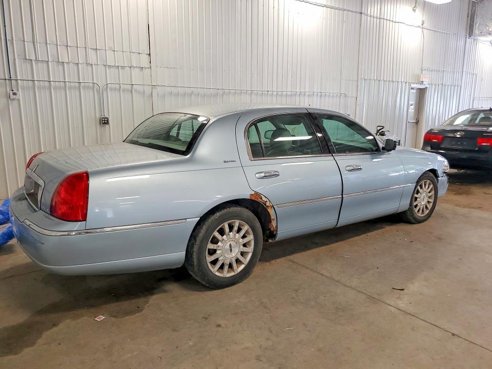 56740106 :رقم المزاد ، 1LNHM81V67Y625042 vin ، 2007 Linc Continental مزاد بيع