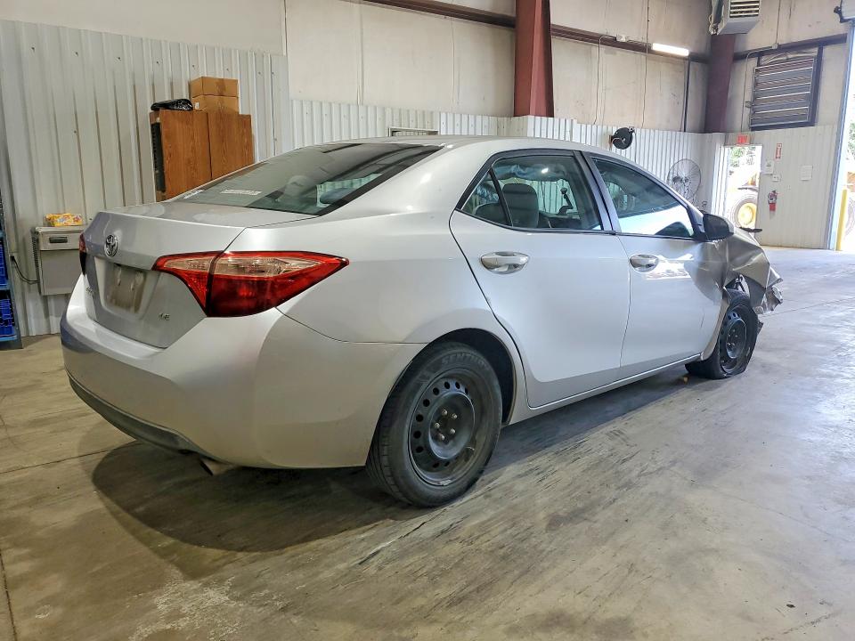 57739146 :رقم المزاد ، 5YFBURHEXHP725091 vin ، 2017 Toyota Corolla مزاد بيع
