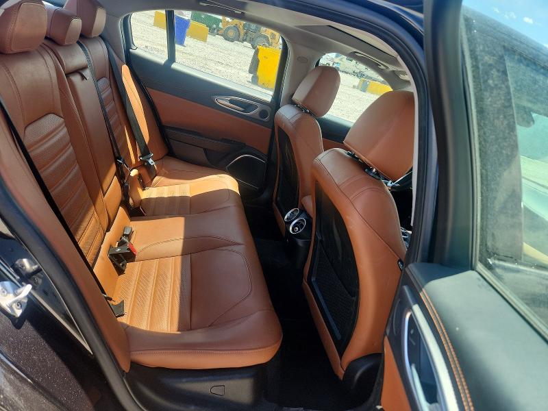 54707576 :رقم المزاد ، ZARFAEEN1J7570838 vin ، 2018 Alfa Romeo Giulia مزاد بيع