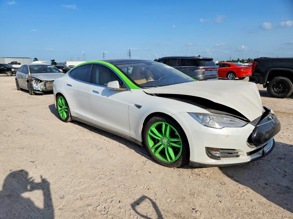 2014 Tesla Model S მანქანა იყიდება აუქციონზე, vin: 5YJSA1H14EFP43682, აუქციონის ნომერი: 58788646