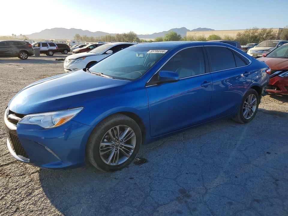 55706556 :رقم المزاد ، 4T1BF1FK3HU800877 vin ، 2017 Toyota Camry مزاد بيع