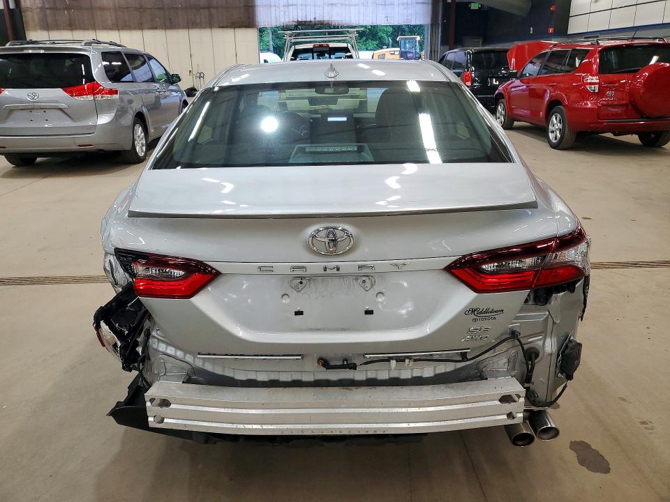 57863066 :رقم المزاد ، 4T1T11BK4MU023242 vin ، 2021 Toyota Camry مزاد بيع