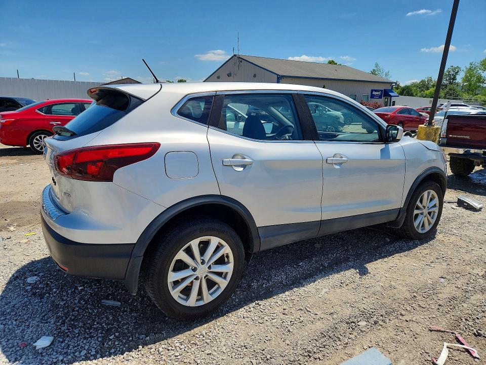 55968826 :رقم المزاد ، JN1BJ1CR4HW129084 vin ، 2017 Nissan Rogue Sport مزاد بيع
