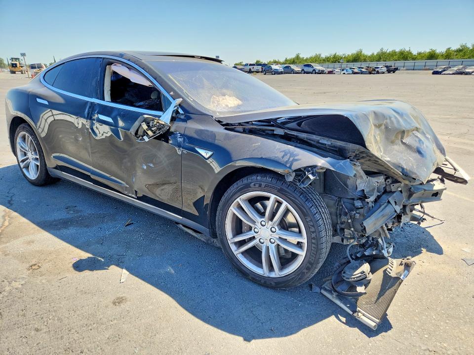 2014 Tesla Model S მანქანა იყიდება აუქციონზე, vin: 5YJSA1S12EFP45200, აუქციონის ნომერი: 57225746