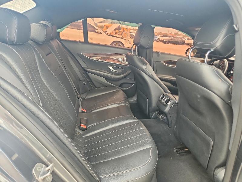 57128296 :رقم المزاد ، WDDZF4JB6JA327811 vin ، 2018 Mercedes-benz E مزاد بيع