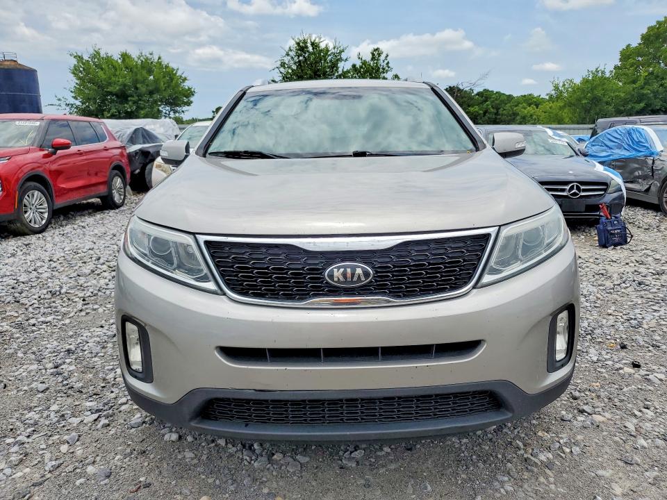 55832186 :رقم المزاد ، 5XYKT4A64FG628592 vin ، 2015 Kia Sorento مزاد بيع