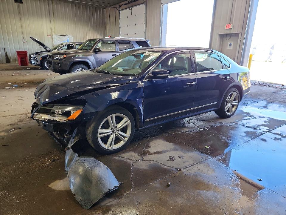 57499626 :رقم المزاد ، 1VWCN7A31DC068065 vin ، 2013 Volkswagen Passat مزاد بيع