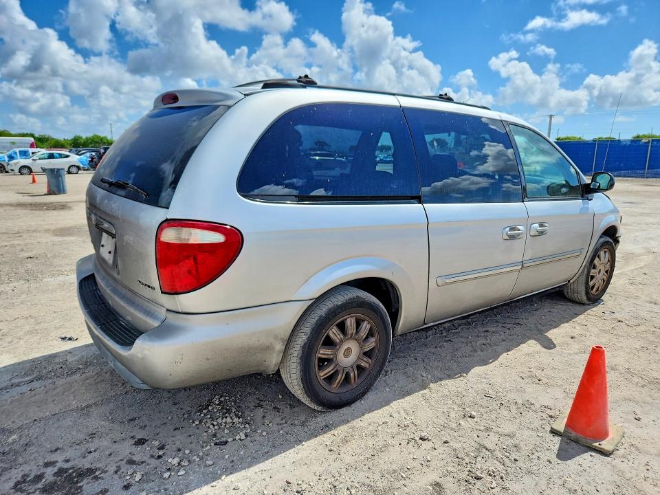 2005 Chrysler Town & Country მანქანა იყიდება აუქციონზე, vin: 2C8GP54L15R460579, აუქციონის ნომერი: 58130156