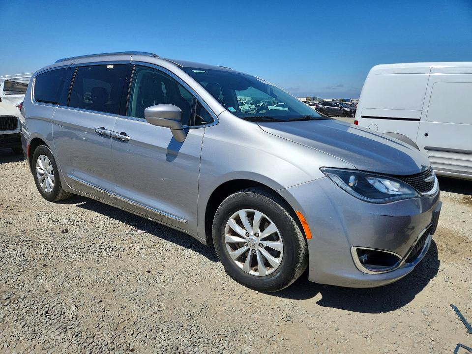 Auction sale of the 2018 Chrysler Pacifica, vin: 2C4RC1BG2JR290358, lot number: 59098936