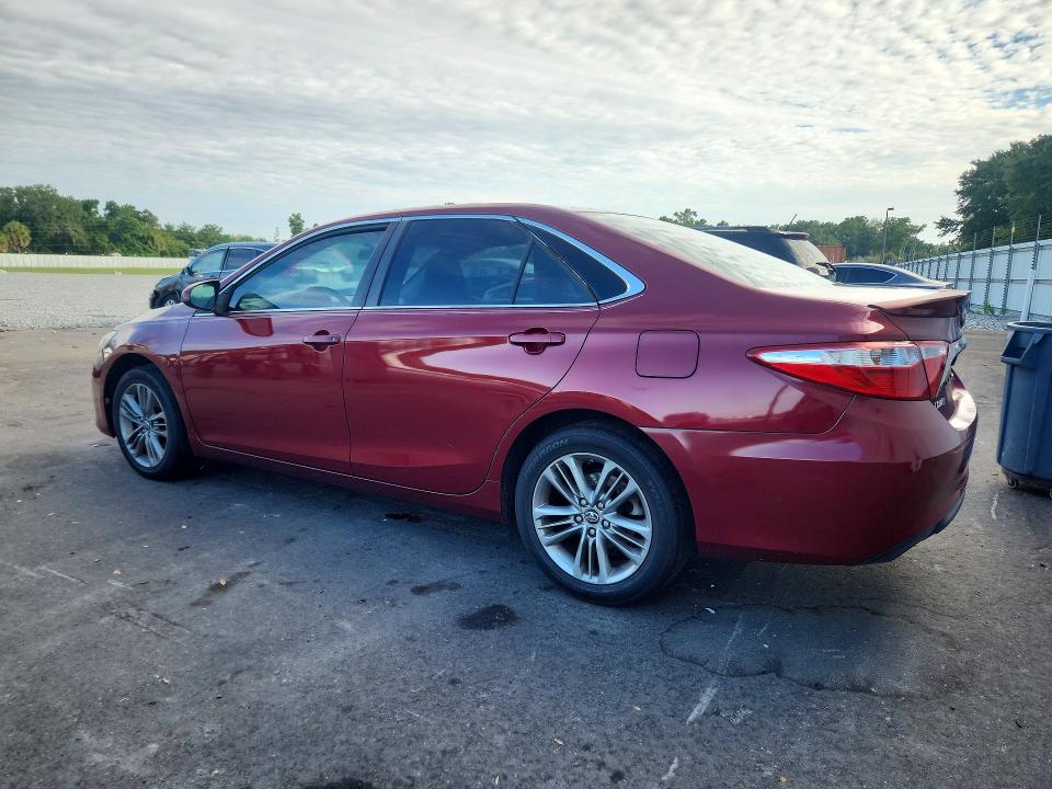 57233476 :رقم المزاد ، 4T1BF1FK3HU641875 vin ، 2017 Toyota Camry مزاد بيع
