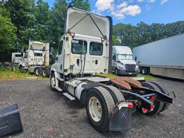 58089126 :رقم المزاد ، 1FUBGAD42GLHD9913 vin ، 2016 Freightliner Cascadia 113 مزاد بيع