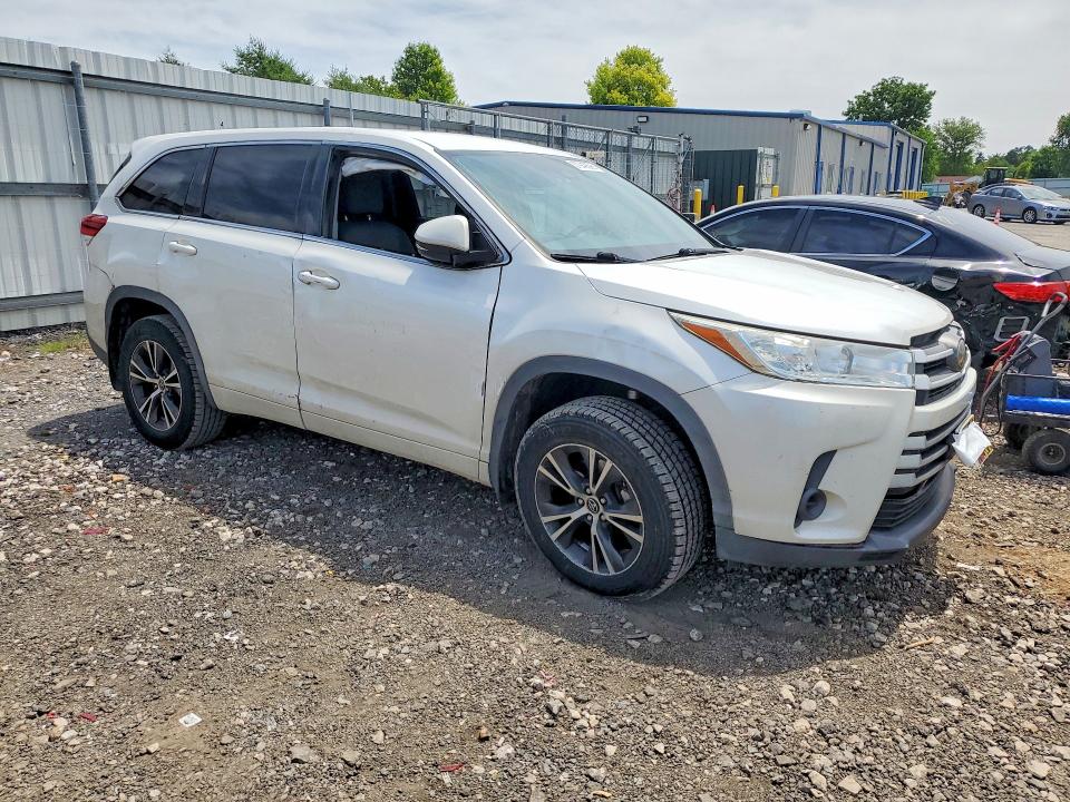 Продажа на аукционе авто 2017 Toyota Highlander, vin: 5TDBZRFH8HS459267, номер лота: 57943696