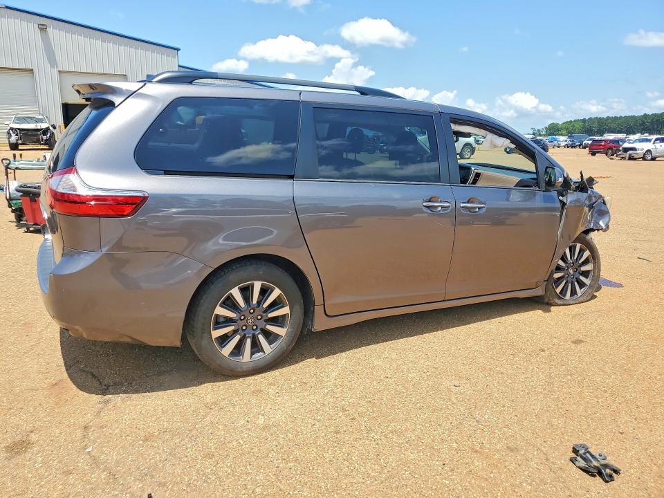 Продажа на аукционе авто 2018 Toyota Sienna, vin: 5TDYZ3DC5JS931106, номер лота: 57911636