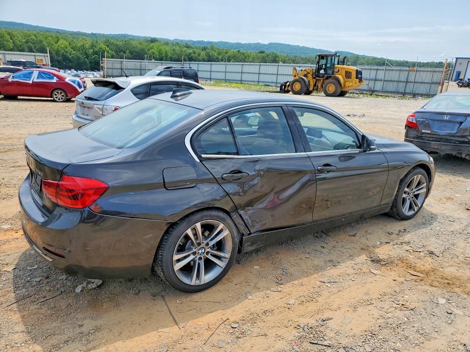 58816036 :رقم المزاد ، WBA8D9C52HK678023 vin ، 2017 Bmw 330 مزاد بيع