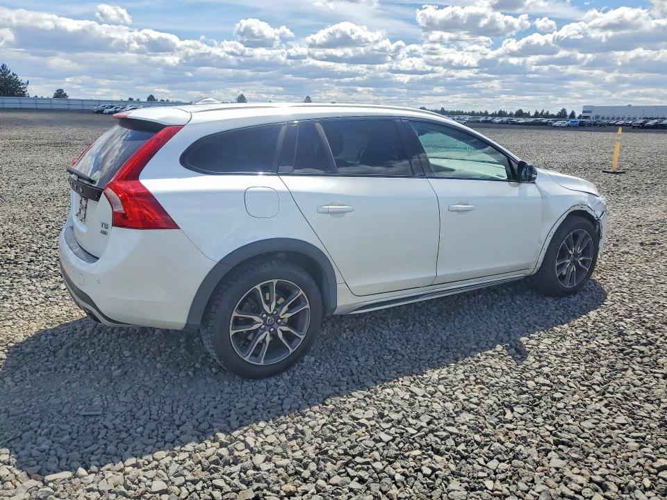 2015 Volvo V60 Cross Country მანქანა იყიდება აუქციონზე, vin: YV4612HK7F1001994, აუქციონის ნომერი: 53250986