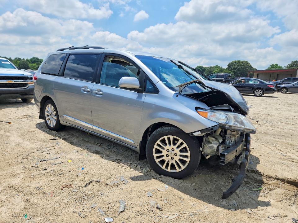 74513425 :رقم المزاد ، 5TDJK3DC5BS019552 vin ، 2011 Toyota Sienna مزاد بيع