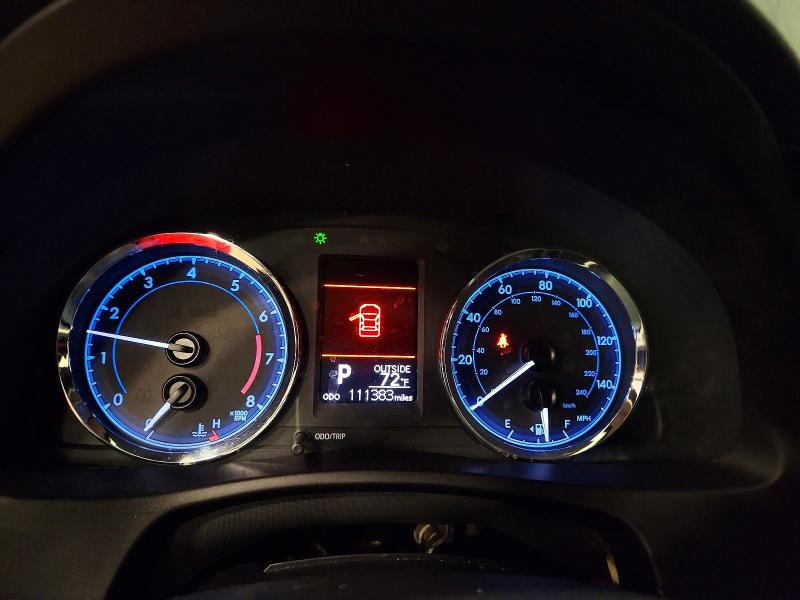 58091296 :رقم المزاد ، 5YFBURHE5JP754939 vin ، 2018 Toyota Corolla مزاد بيع