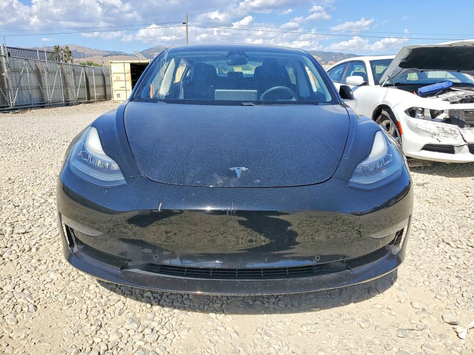58750366 :رقم المزاد ، 5YJ3E1EA7JF108303 vin ، 2018 Tesla Model 3 مزاد بيع