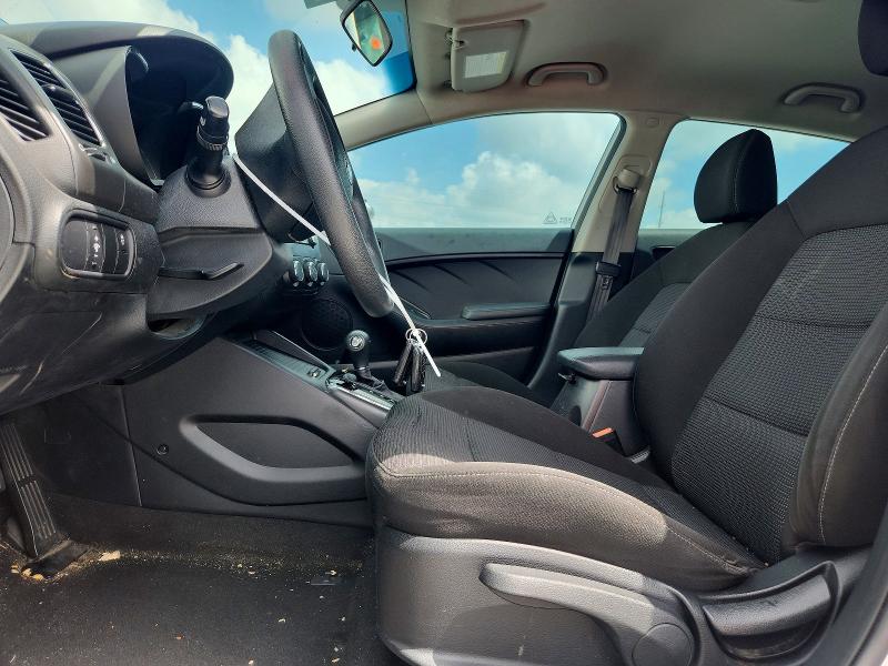 57561186 :رقم المزاد ، KNAFK5A89H5668736 vin ، 2017 Kia Forte مزاد بيع