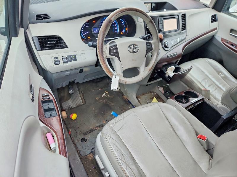 57367086 :رقم المزاد ، 5TDYK3DC2DS382540 vin ، 2013 Toyota Sienna مزاد بيع