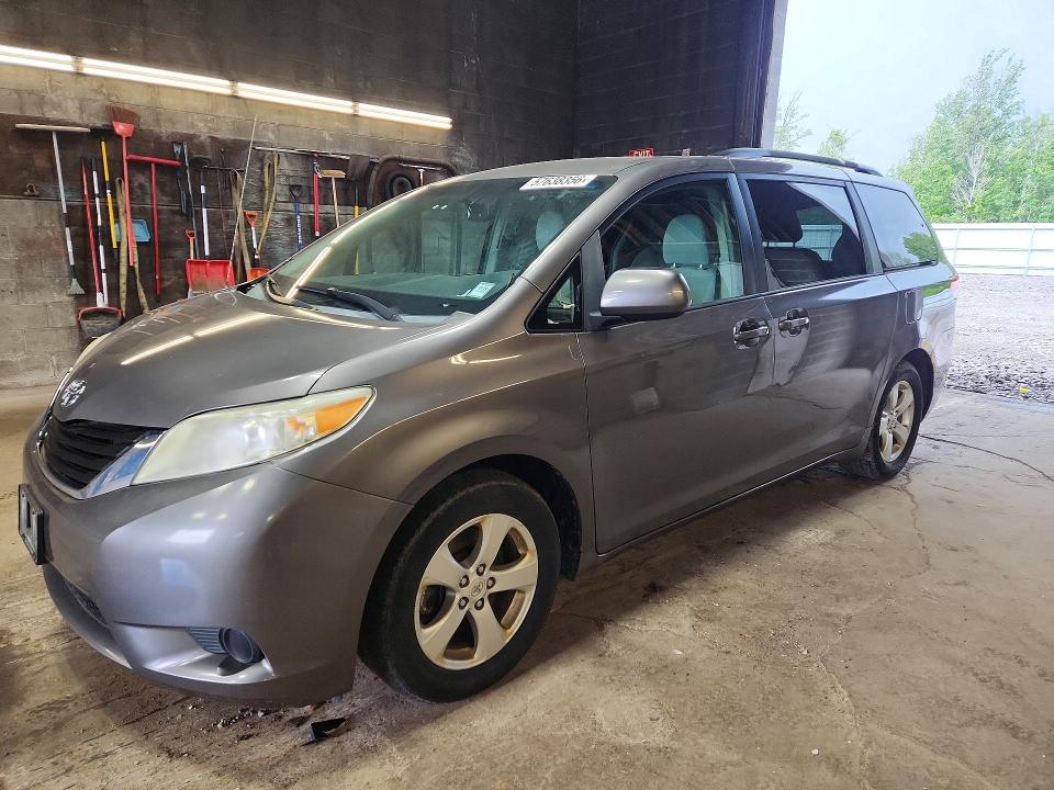 2011 Toyota Sienna მანქანა იყიდება აუქციონზე, vin: 5TDKK3DC8BS142556, აუქციონის ნომერი: 57638356