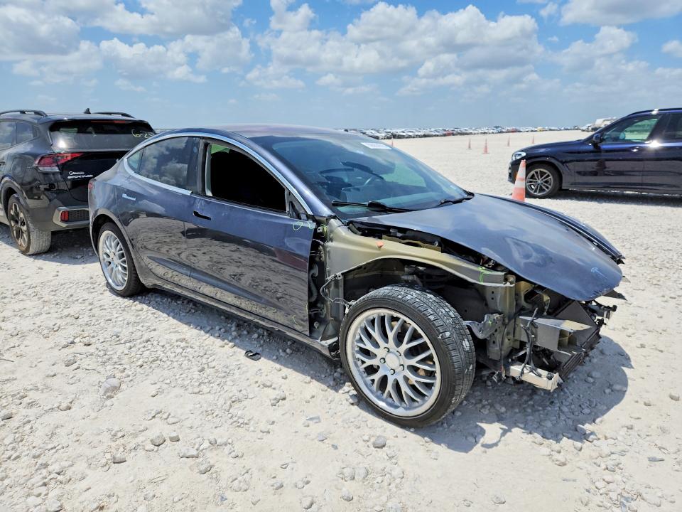 59063976 :رقم المزاد ، 5YJ3E1EA7KF300774 vin ، 2019 Tesla Model 3 مزاد بيع