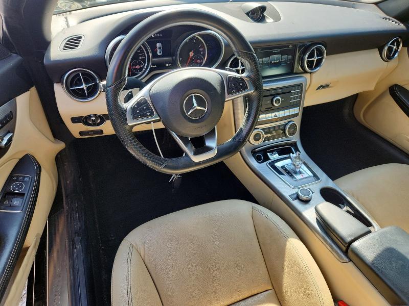 58891446 :رقم المزاد ، WDDPK3JA7HF131202 vin ، 2017 Mercedes-benz Slc مزاد بيع
