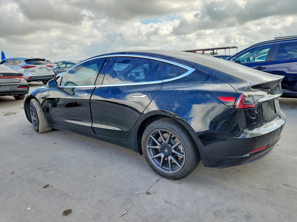57632856 :رقم المزاد ، 5YJ3E1EA5JF172887 vin ، 2018 Tesla Model 3 مزاد بيع