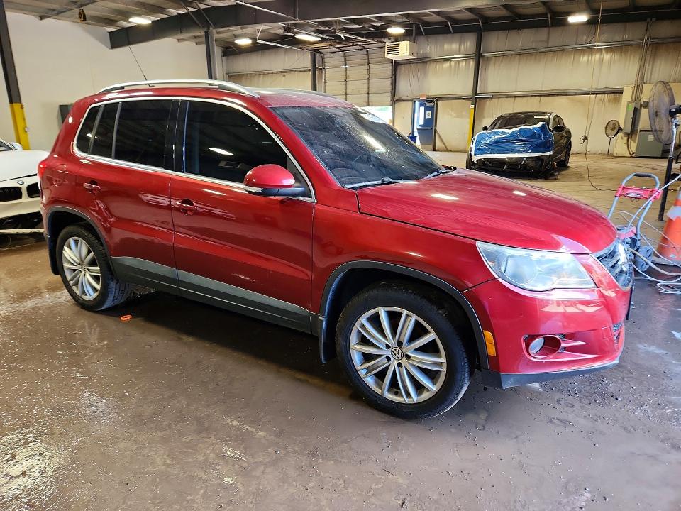 55193696 :رقم المزاد ، WVGBV7AX7BW001009 vin ، 2011 Volkswagen Tiguan مزاد بيع