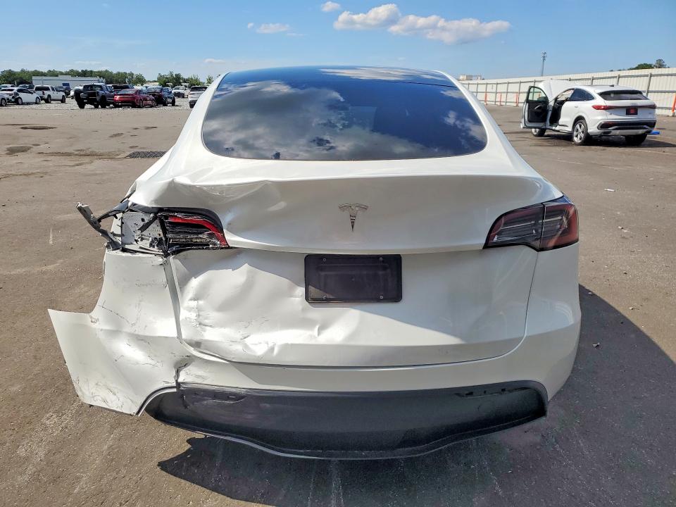 Продажа на аукционе авто 2024 Tesla Model Y, vin: 7SAYGDED8RA323132, номер лота: 57914396