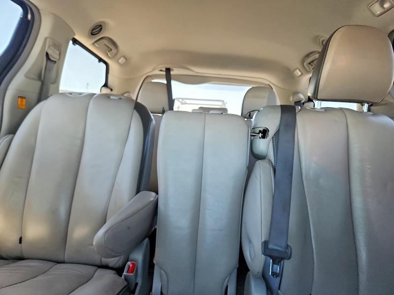 59128456 :رقم المزاد ، 5TDKK3DC0CS188576 vin ، 2012 Toyota Sienna مزاد بيع