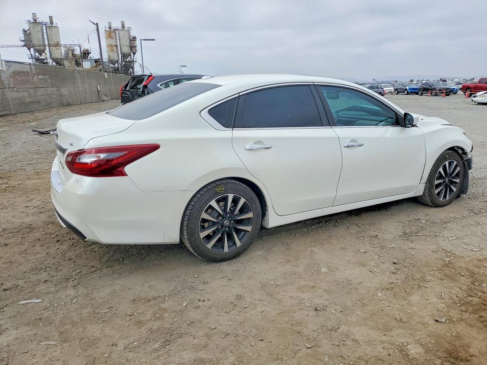 2018 Nissan Altima მანქანა იყიდება აუქციონზე, vin: 1N4AL3AP5JC134713, აუქციონის ნომერი: 58318166