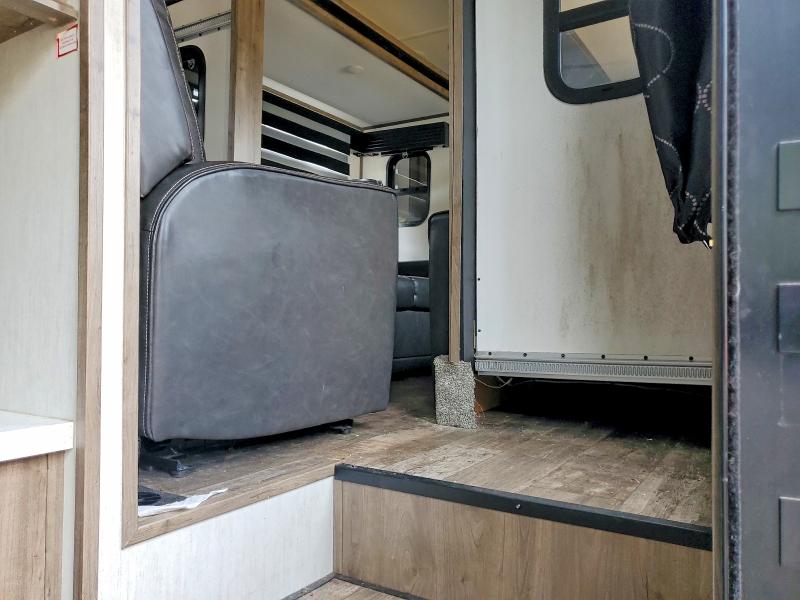 56042876 :رقم المزاد ، 5ZT3SR2B6N6110113 vin ، 2022 Fore Recreational Vehicle (rv) مزاد بيع