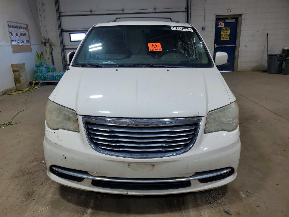 57447806 :رقم المزاد ، 2A4RR5DG4BR797339 vin ، 2011 Chrysler Town&count مزاد بيع