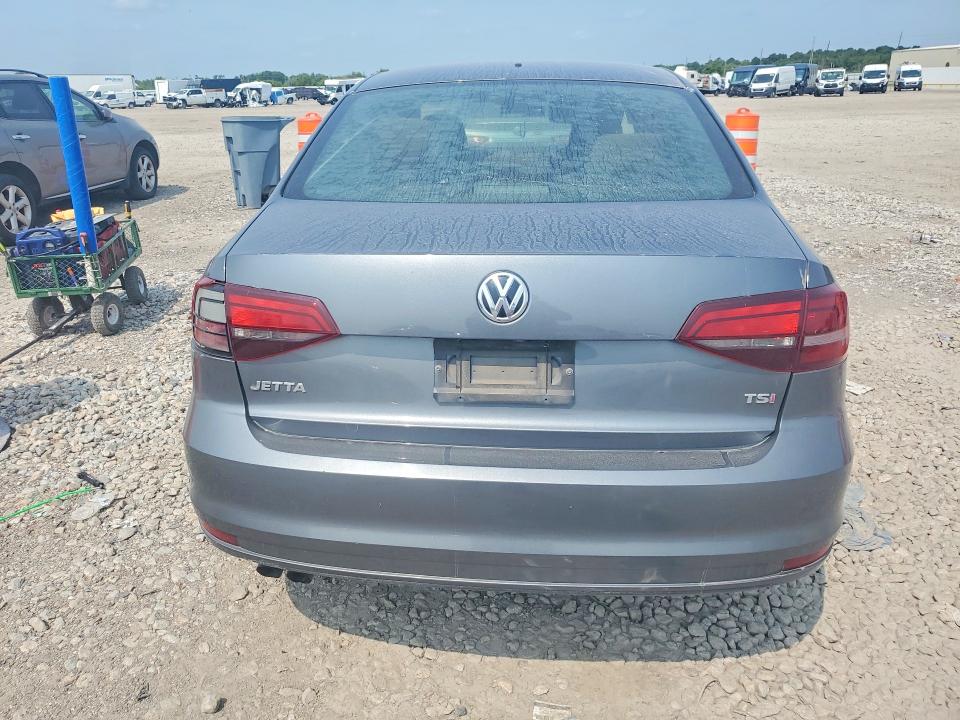 58497956 :رقم المزاد ، 3VW2B7AJ8JM212739 vin ، 2018 Volkswagen Jetta مزاد بيع