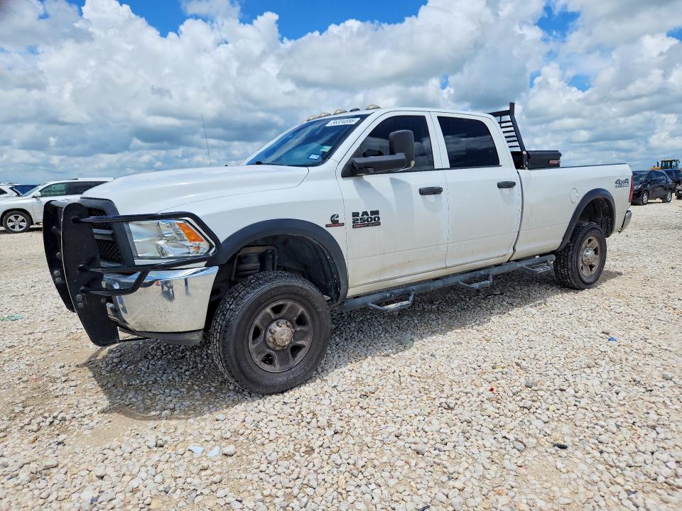56334896 :رقم المزاد ، 3C6UR5HL6JG222405 vin ، 2018 Ram 2500 مزاد بيع