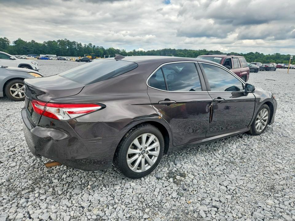 58189326 :رقم المزاد ، 4T1B11HK3KU270560 vin ، 2019 Toyota Camry مزاد بيع